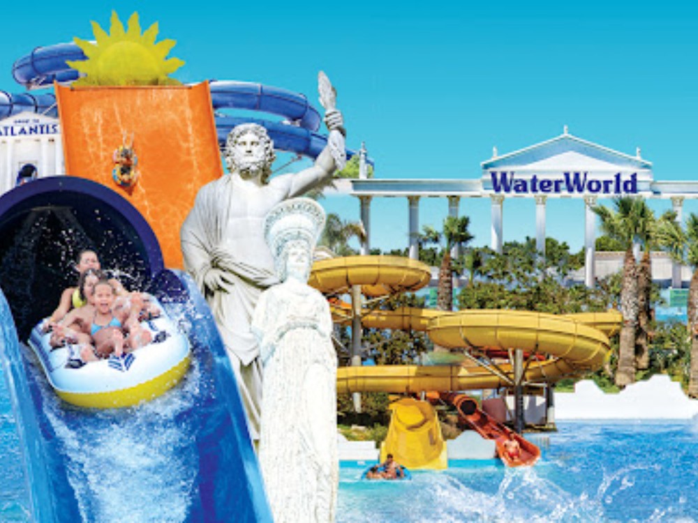 פארק המים WaterWorld Themed Waterpark אחת האטרקציות באיה נאפה ואחת האהובות ביותר