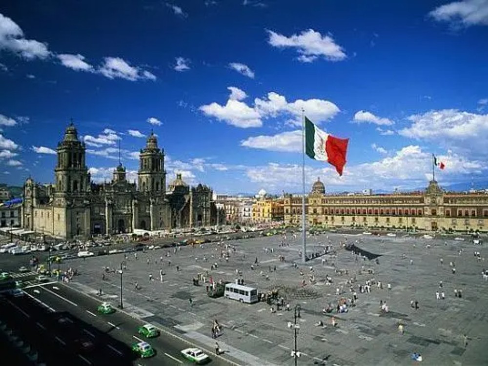 מקסיקו סיטי, הבירה מקסיקו היא כבר מזמן יעד מועדף על תיירים מכל העולם, עם גידול גדול של תיירים מיבשת אירופה למדינה זו, מקסיקו מציעה כמעט הכל, מחופים ונופים יפים ועד לאתרים היסטוריים, כאן ב-10 מקומות התיירות המובילים. במקסיקו, אנו מראים לך עשרה יעדים ל